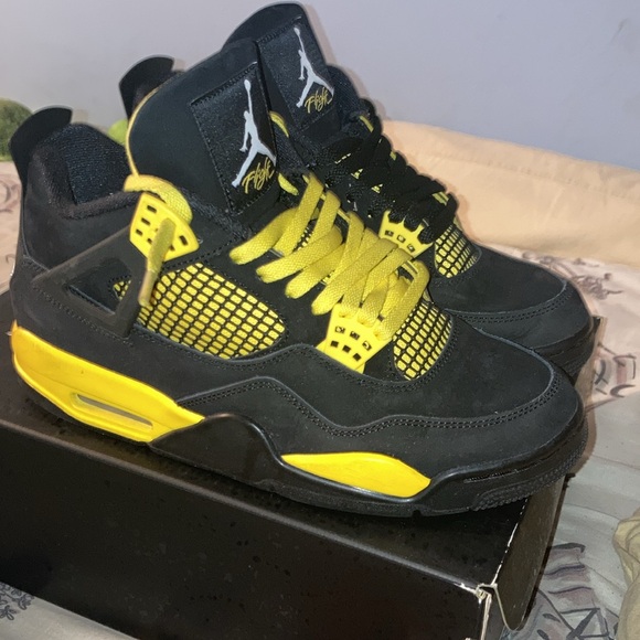 Jordan 4 “Yellow thunder”